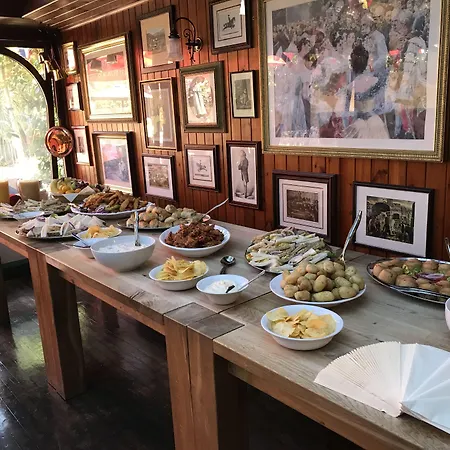 The Exhibition Frühstückspension